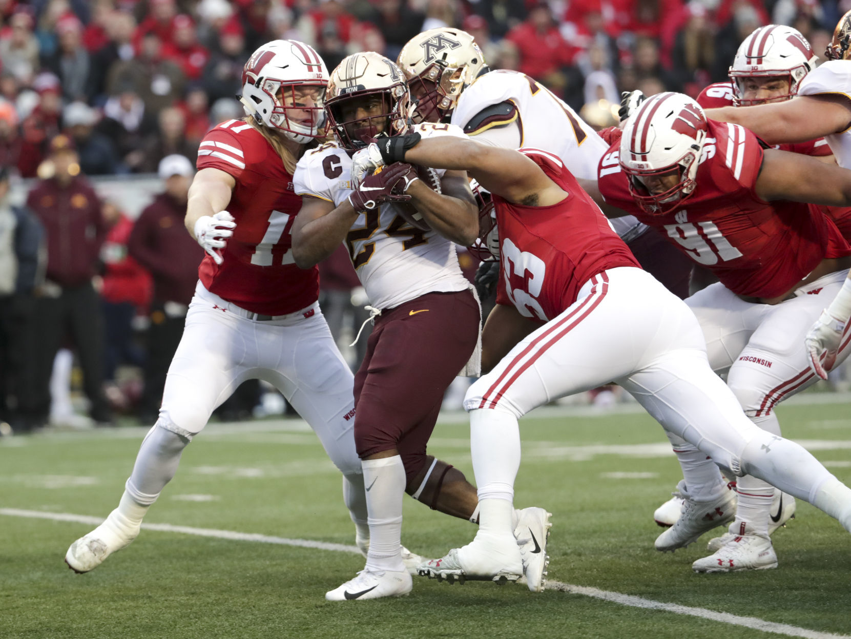 Golden Gophers 37, Badgers 15
